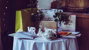 How much should you give as a cash wedding gift?
