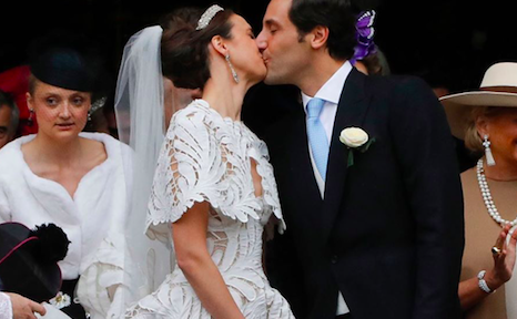 The royal bride marries in Oscar de la Renta