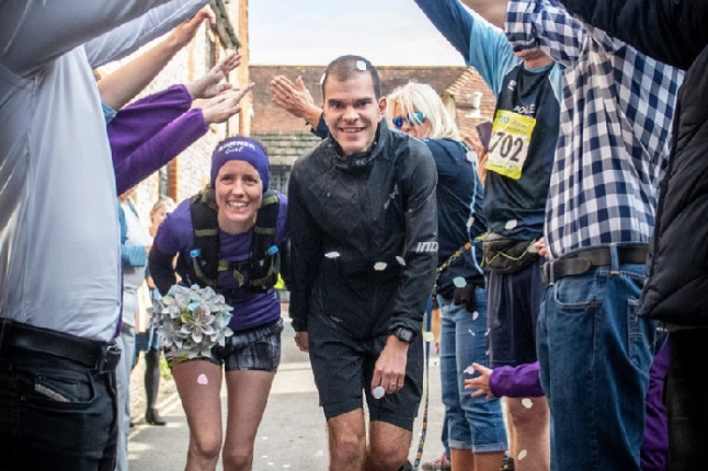 Couple ties the knot mid-marathon