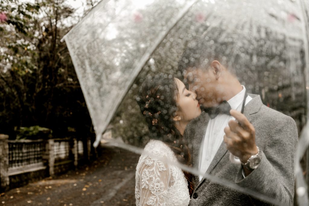 What to do if it unexpectedly rains on your wedding day