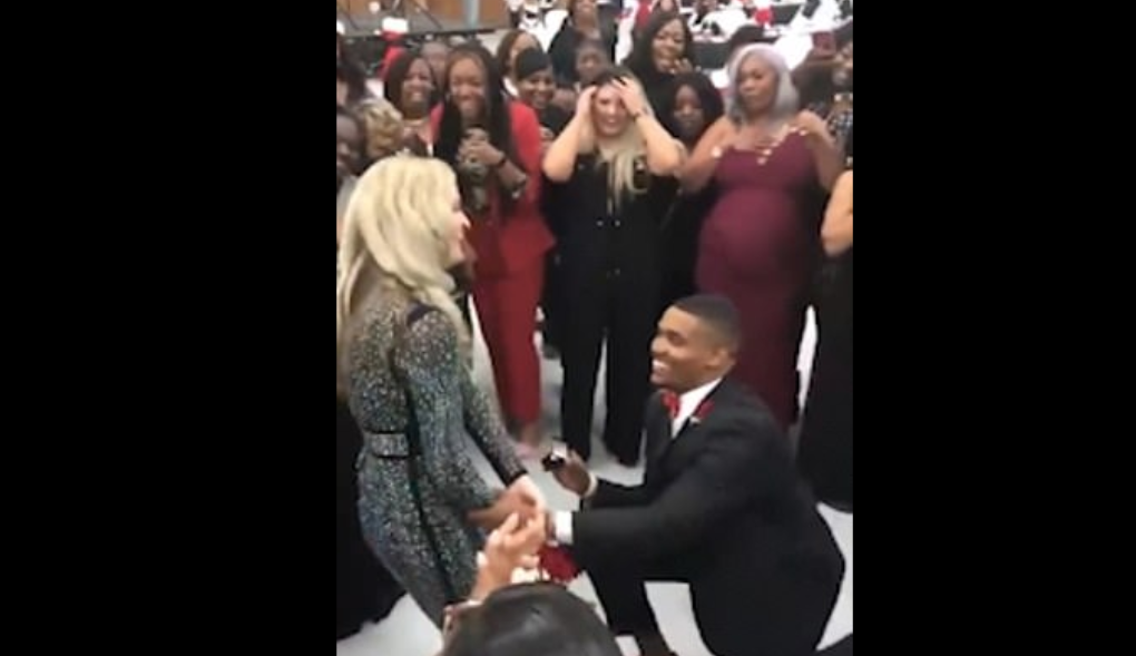 Bride helps brother propose at her wedding