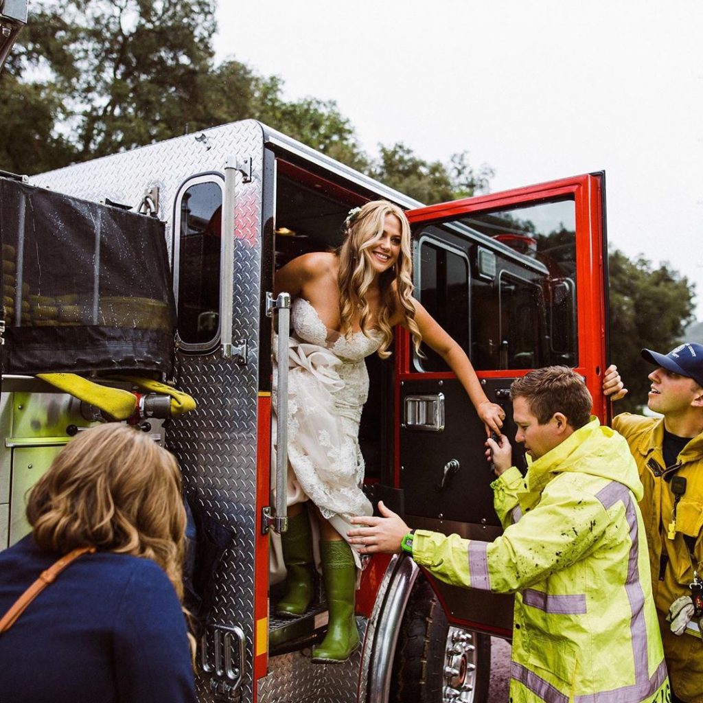Fire brigade escorts bride to wedding
