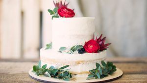 Go green with these nature-inspired wedding cakes
