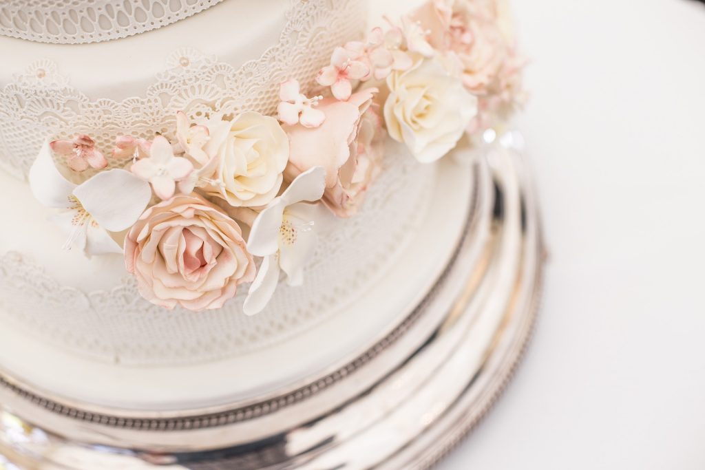 Wow-worthy white wedding cakes