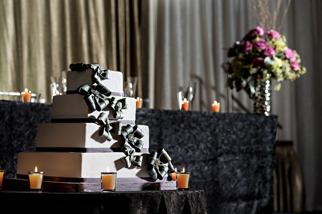 Now trending: square wedding cakes