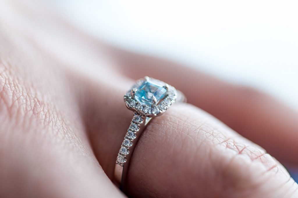 A guide to engagement ring settings