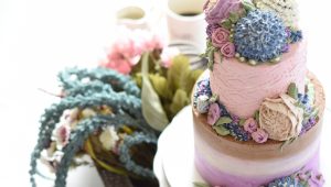 Make your wedding cake a pretty pop of colour