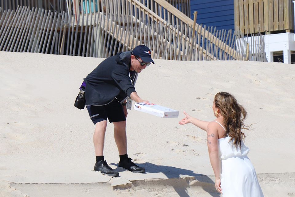 FedEx driver saves beach wedding