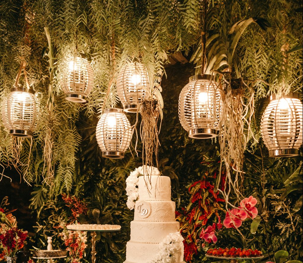Stunning wedding cake displays to wow your guests