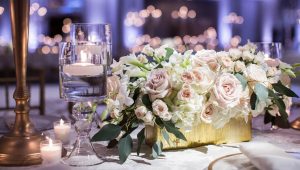 Create enchanting table decor with roses