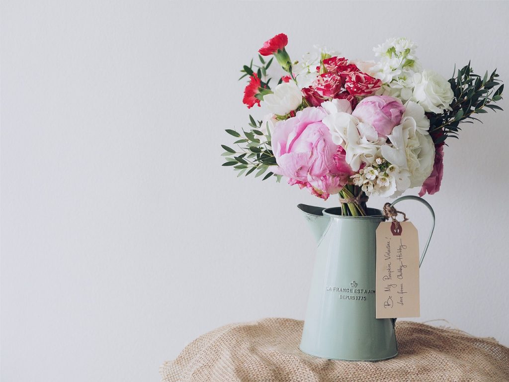 Minimalist bouquets we love