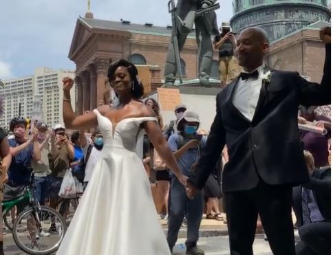 Couple celebrate wedding at BLM protests in USA