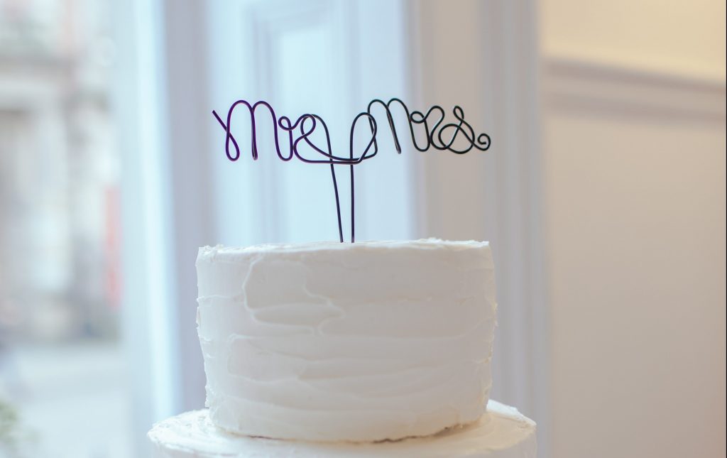 Modern and minimalist wedding cakes