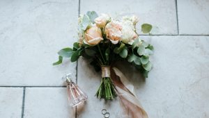 How to make a DIY wedding bouquet