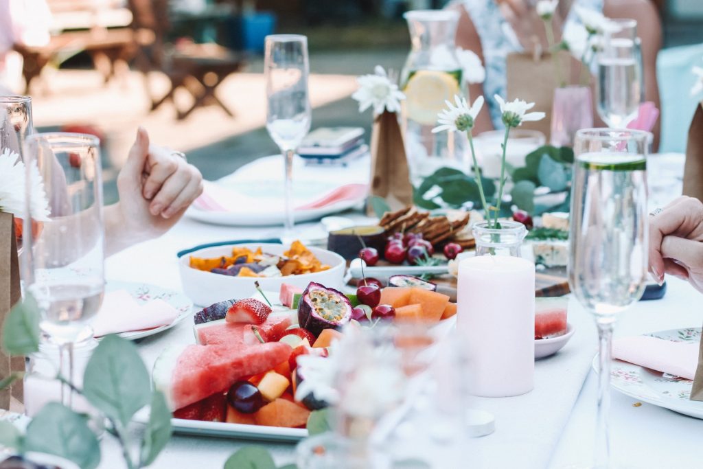 How to have a spectacular lunch wedding