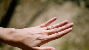 Why wedding rings are worn on 4th finger of the left hand