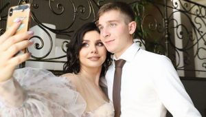 Russian influencer marries stepson after divorcing his father