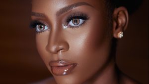 How to achieve the 'dolphin skin' makeup look
