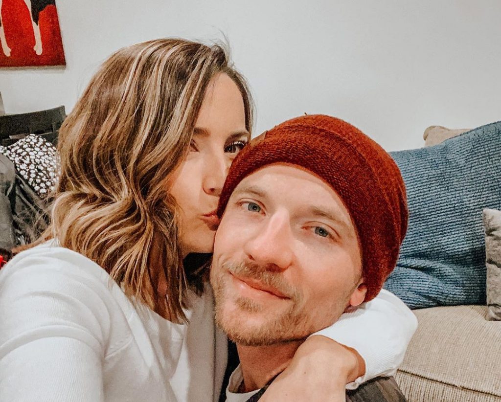 'Love is Blind' star Kenny Barnes engaged