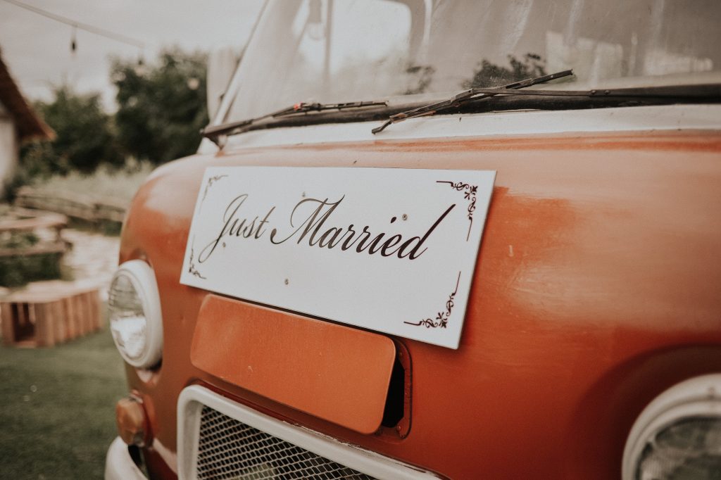 Adorable 'Just Married' signs to announce your marriage