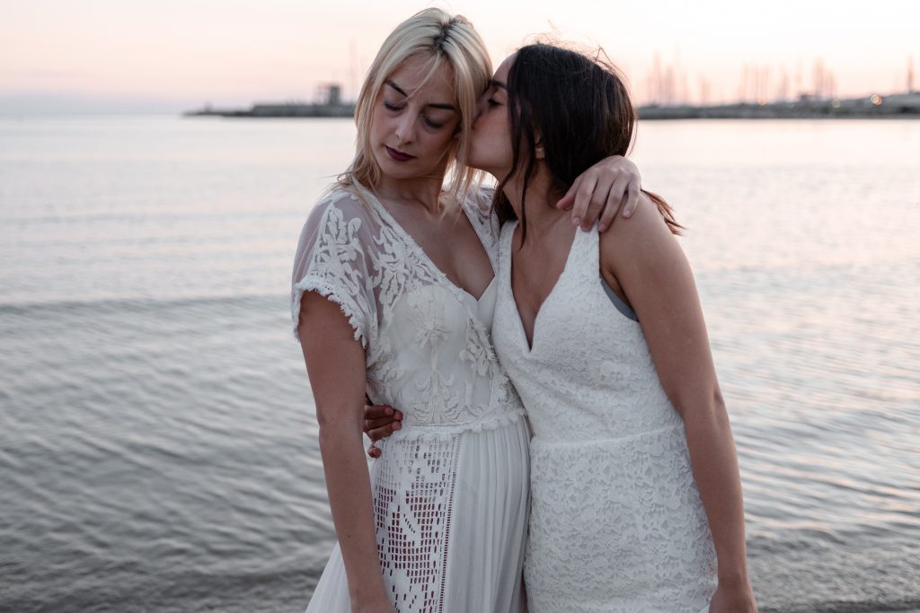 Effortlessly chic dresses to elope in