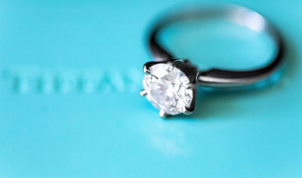 Perfectly elegant: The prong engagement ring setting