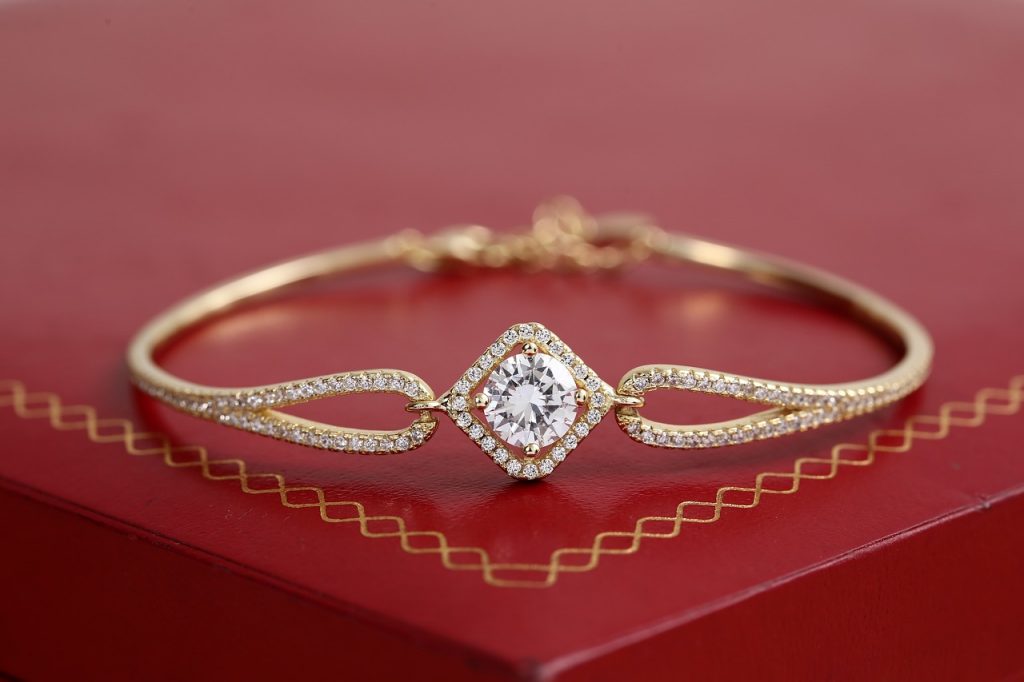 Glorious gold jewellery for your wedding day