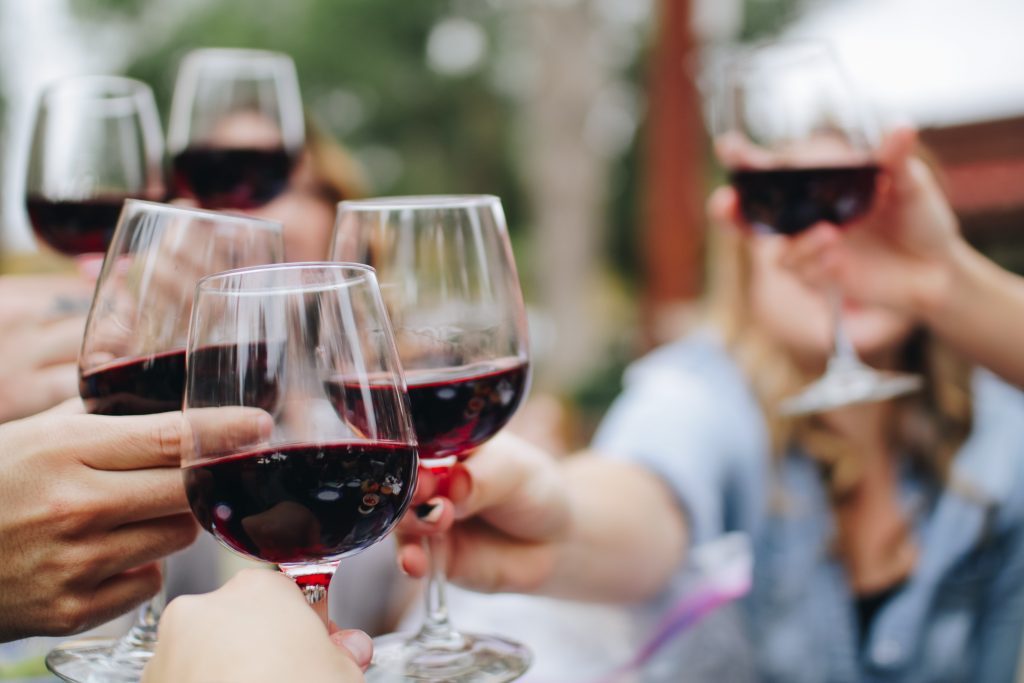 Tips for planning a DIY wine tasting for your bridal shower
