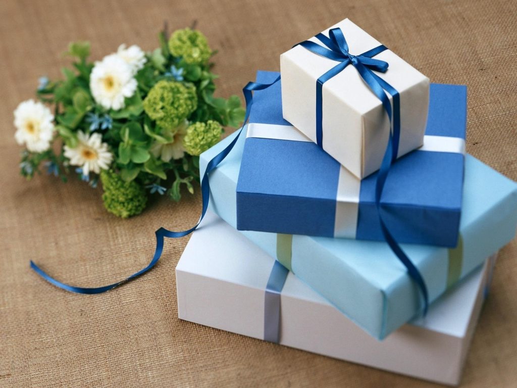 Traditional gift ideas for your 15th wedding anniversary