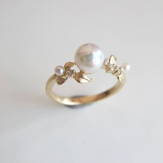 unique engagement rings_pearl