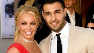 Britney Spears shows off her engagement ring & sets a wedding date