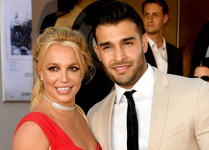 Britney Spears shows off her engagement ring & sets a wedding date