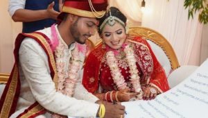 Newlyweds sign 'one pizza a month' in wedding contract