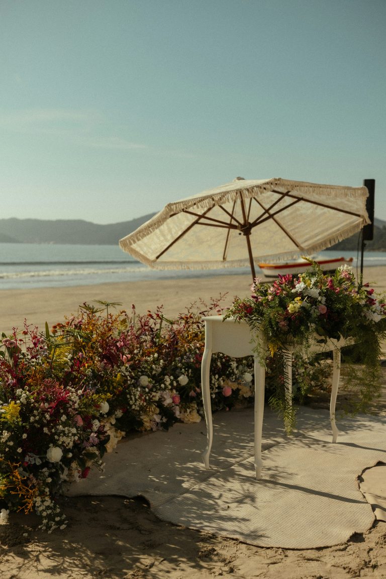 Beach bliss: 10 smart tips for planning a beautiful seaside wedding Beach wedding planning: 10 essential tips for a stress-free seaside celebration